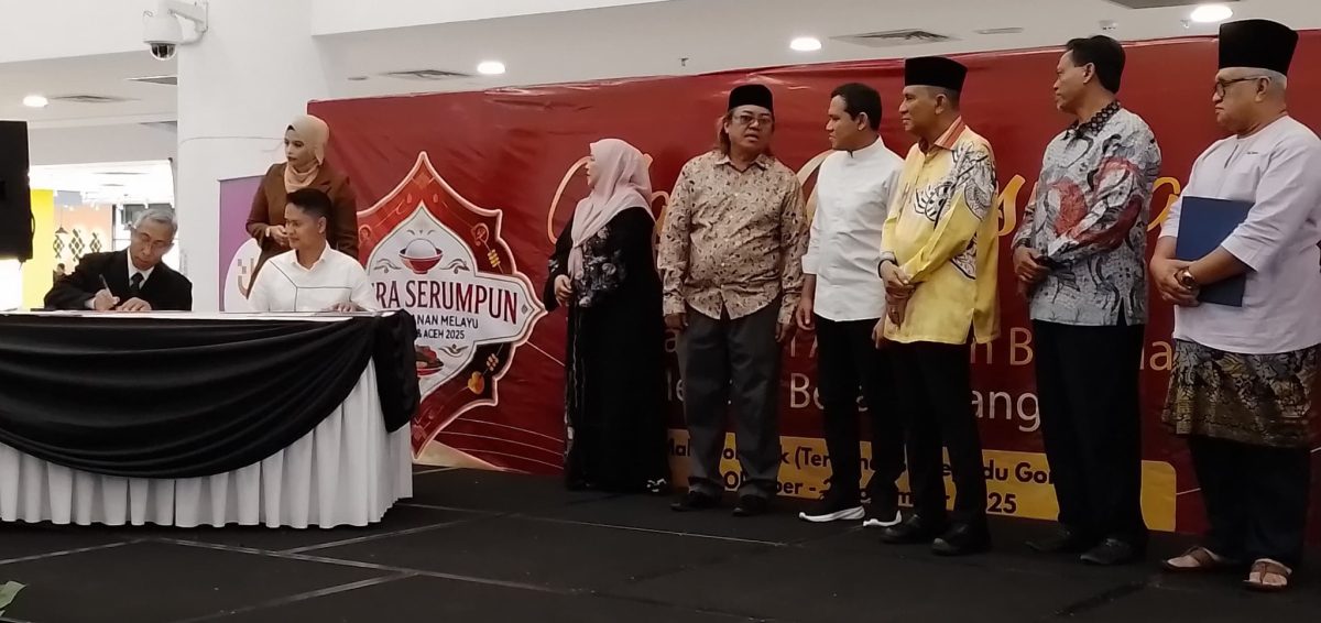 Setiausaha Politik kepada Menteri Besar Selangor, YBrs. Encik Rahim Kasdi (tiga dari kanan) turut menyaksikan Perjanjian Persefahaman antara rakan strategik bersempena dengan program Selera Serumpun: Pesta Makanan Melayu Malaysia dan Aceh.